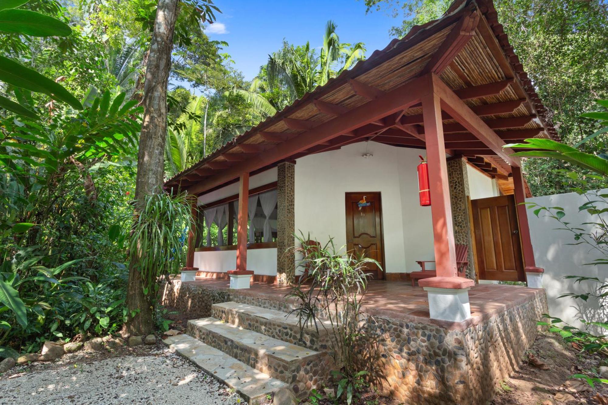 Ian Anderson Caves Branch Jungle Lodge ベルモパン エクステリア 写真