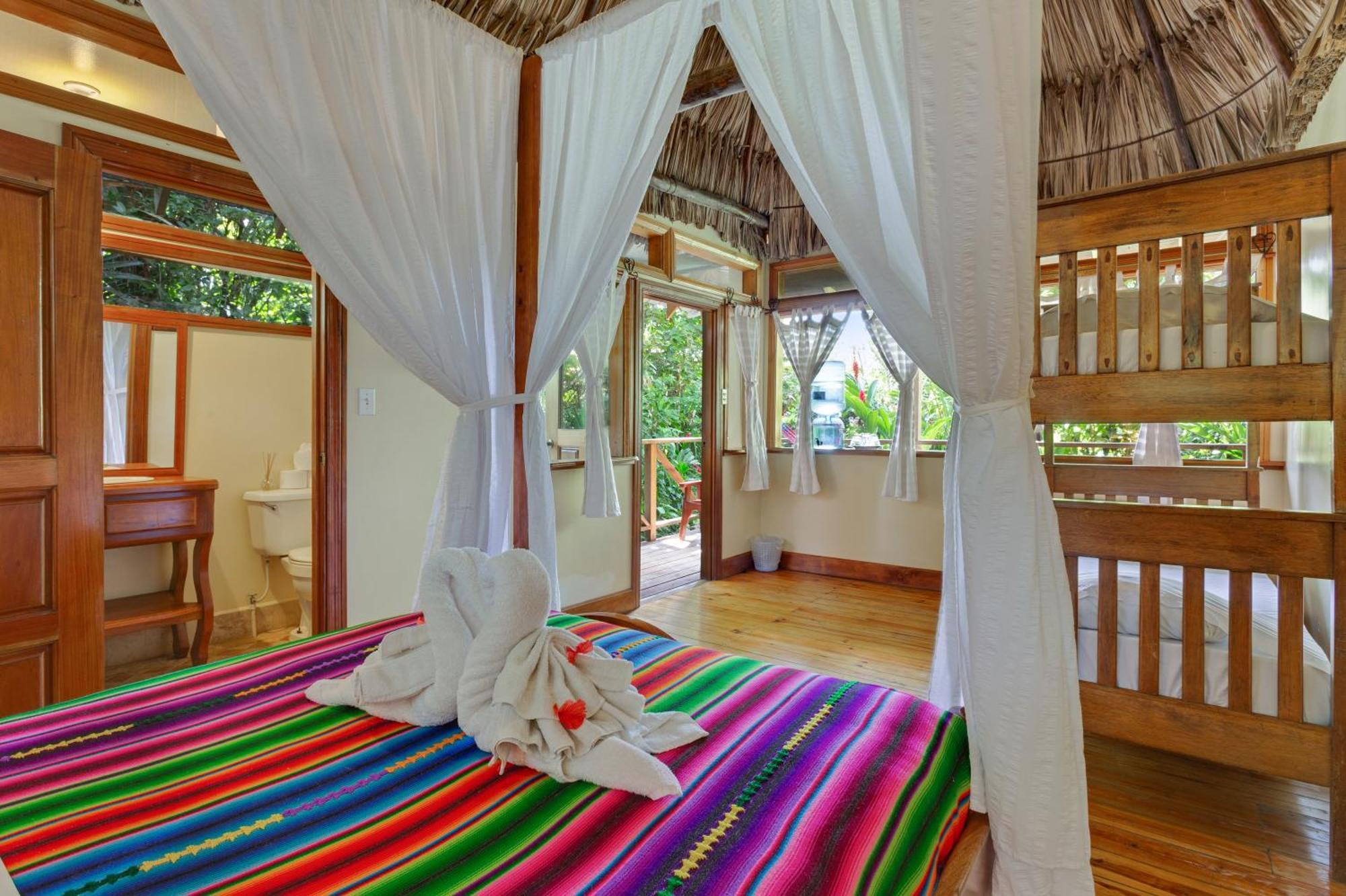Ian Anderson Caves Branch Jungle Lodge ベルモパン エクステリア 写真