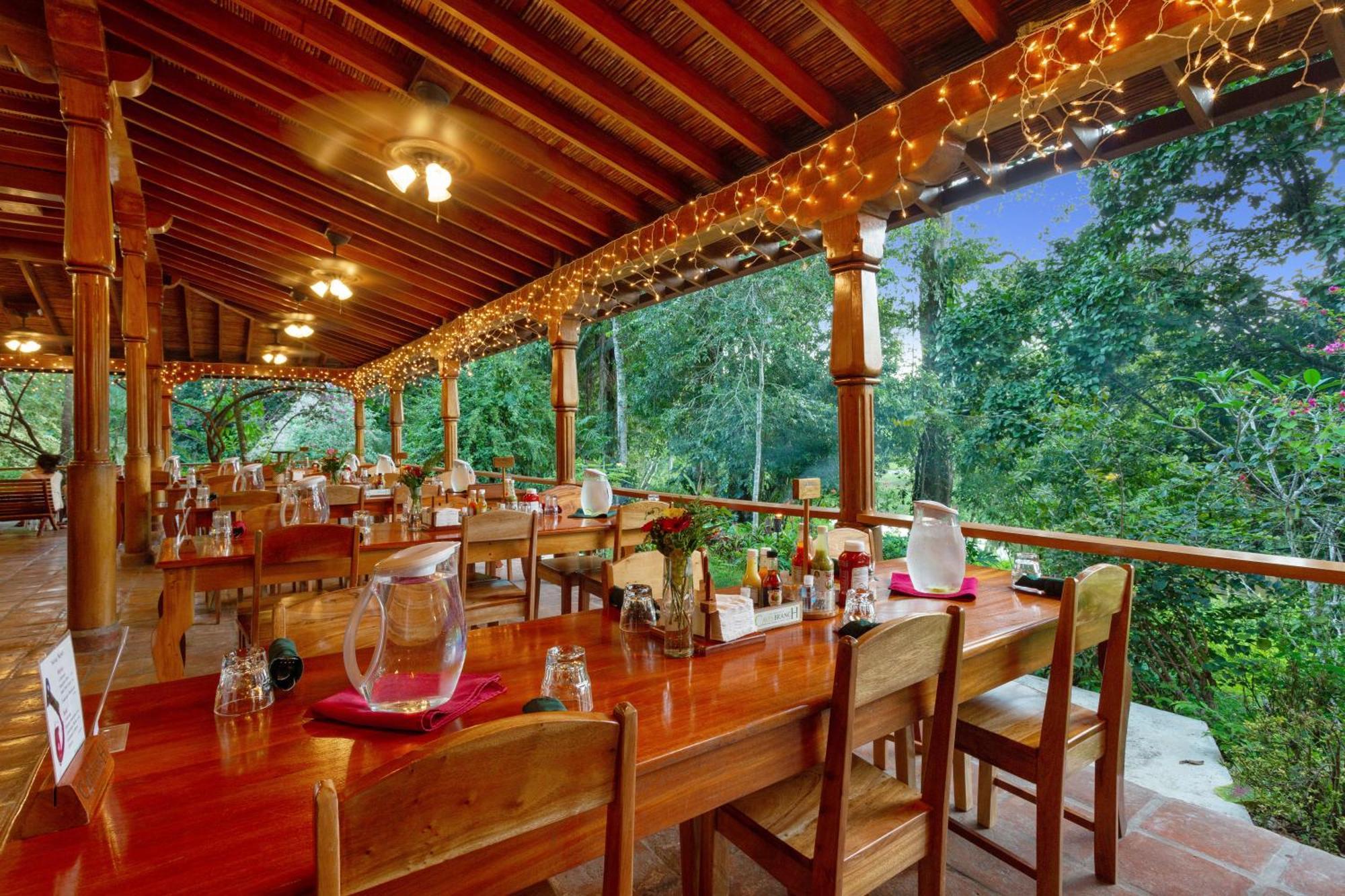 Ian Anderson Caves Branch Jungle Lodge ベルモパン エクステリア 写真